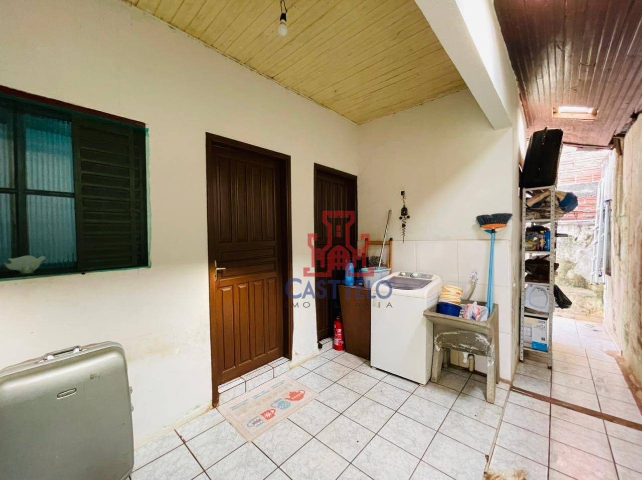 Casa à venda com 2 quartos, 60m² - Foto 2