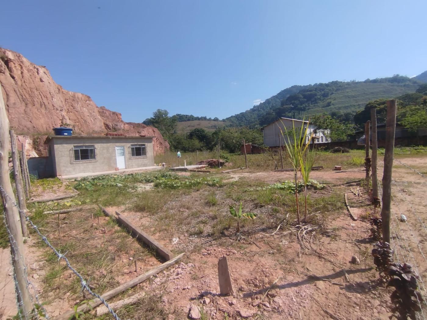 Casa à venda com 2 quartos, 360m² - Foto 2