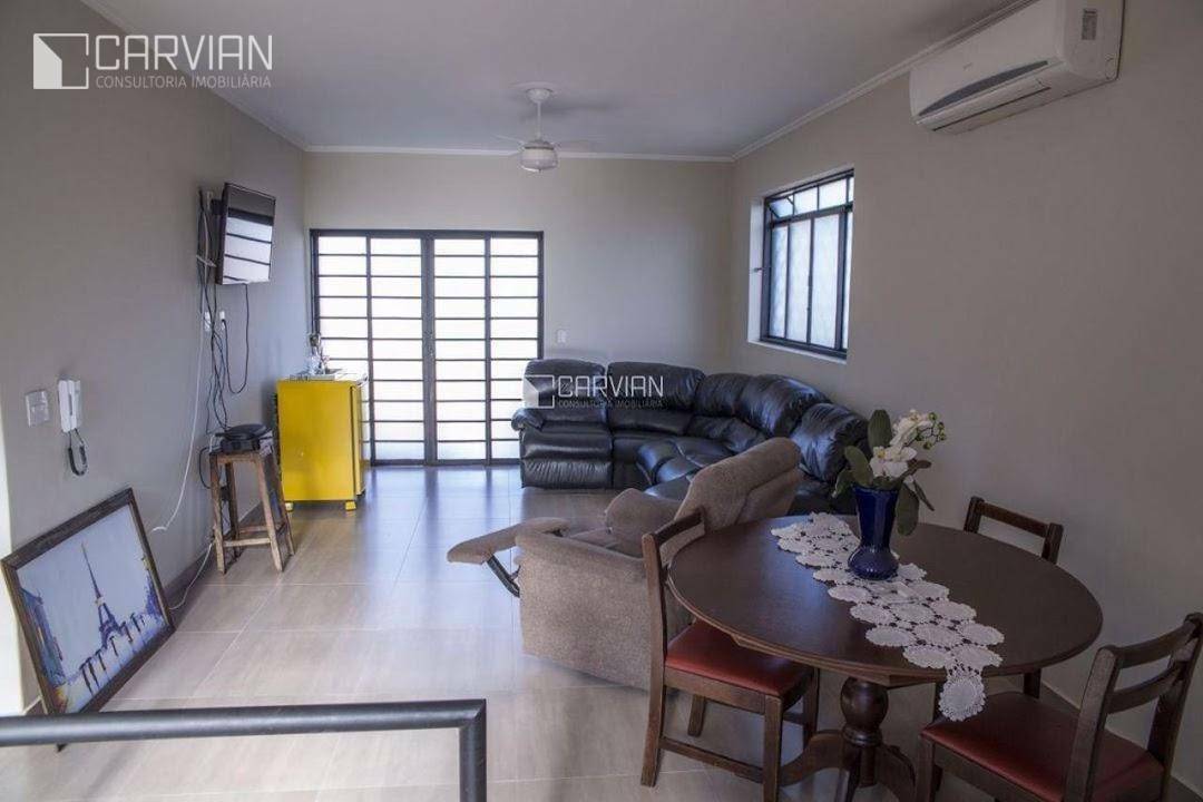 Casa à venda com 4 quartos, 380m² - Foto 1