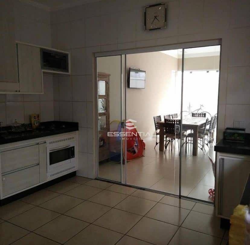 Casa à venda com 3 quartos, 275m² - Foto 4