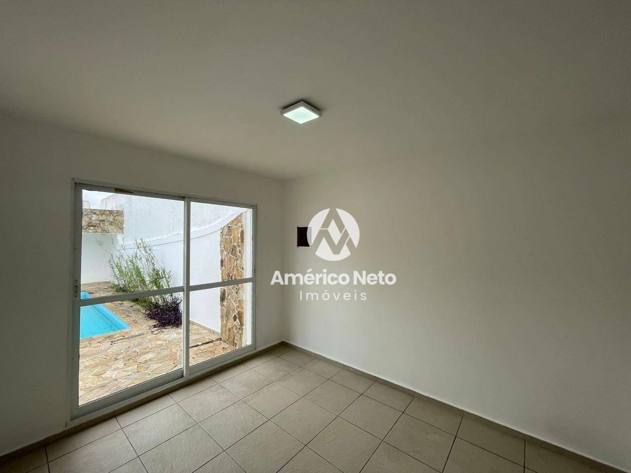 Casa à venda com 3 quartos, 272m² - Foto 4