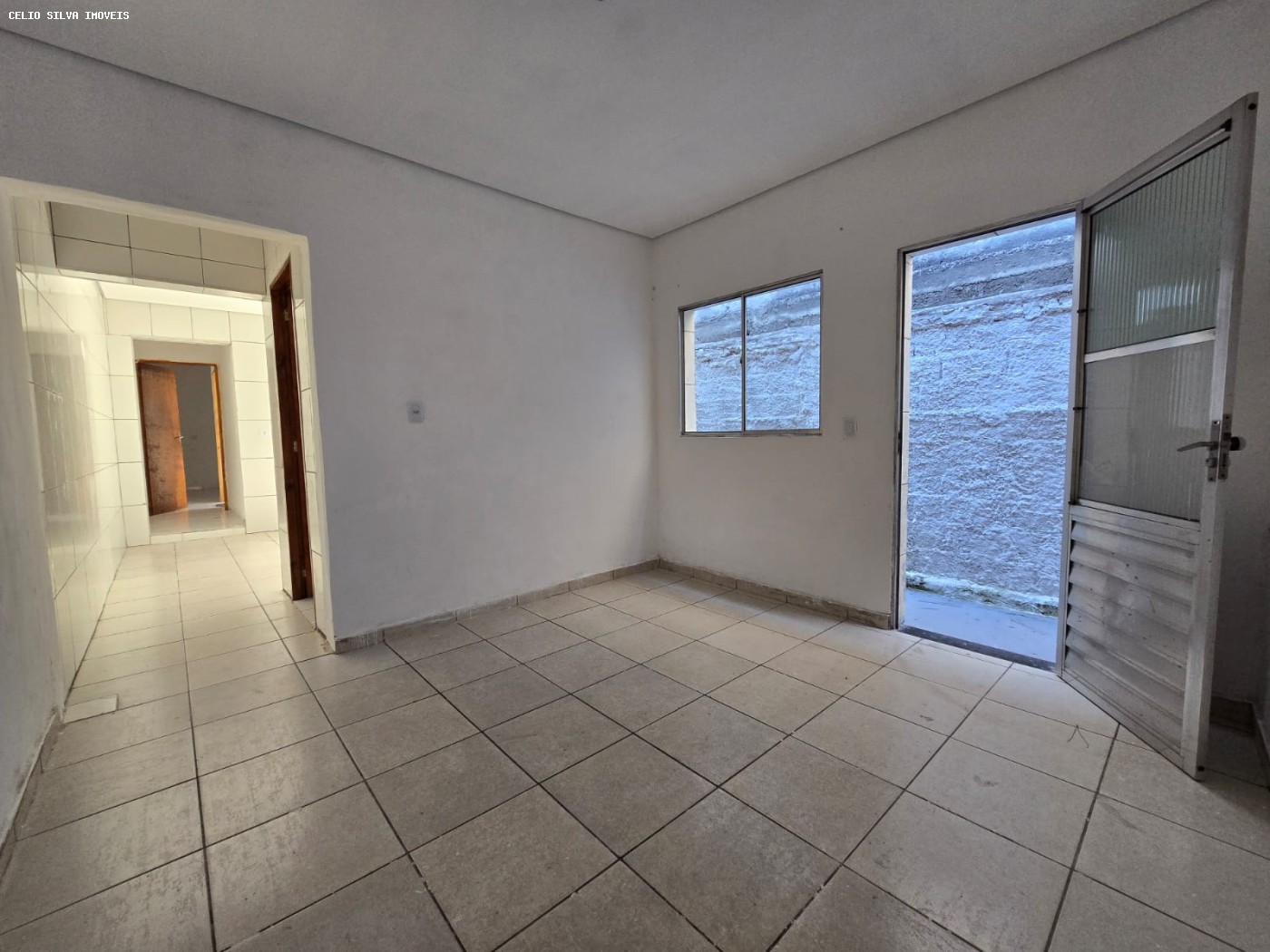 Casa à venda com 2 quartos, 70m² - Foto 3