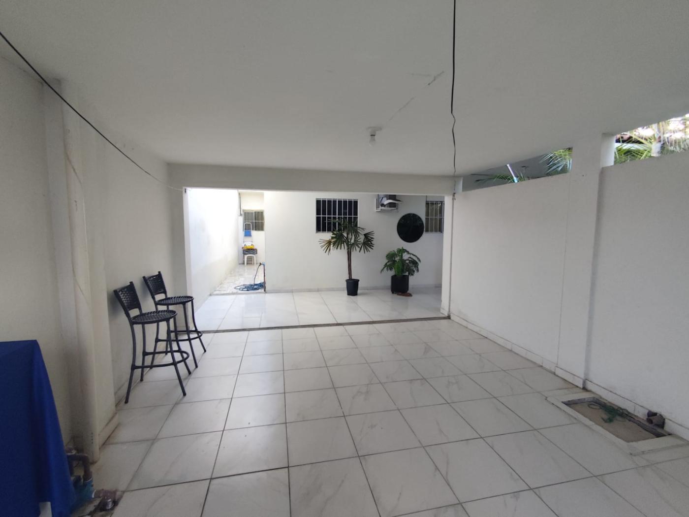Casa à venda com 3 quartos, 200m² - Foto 2