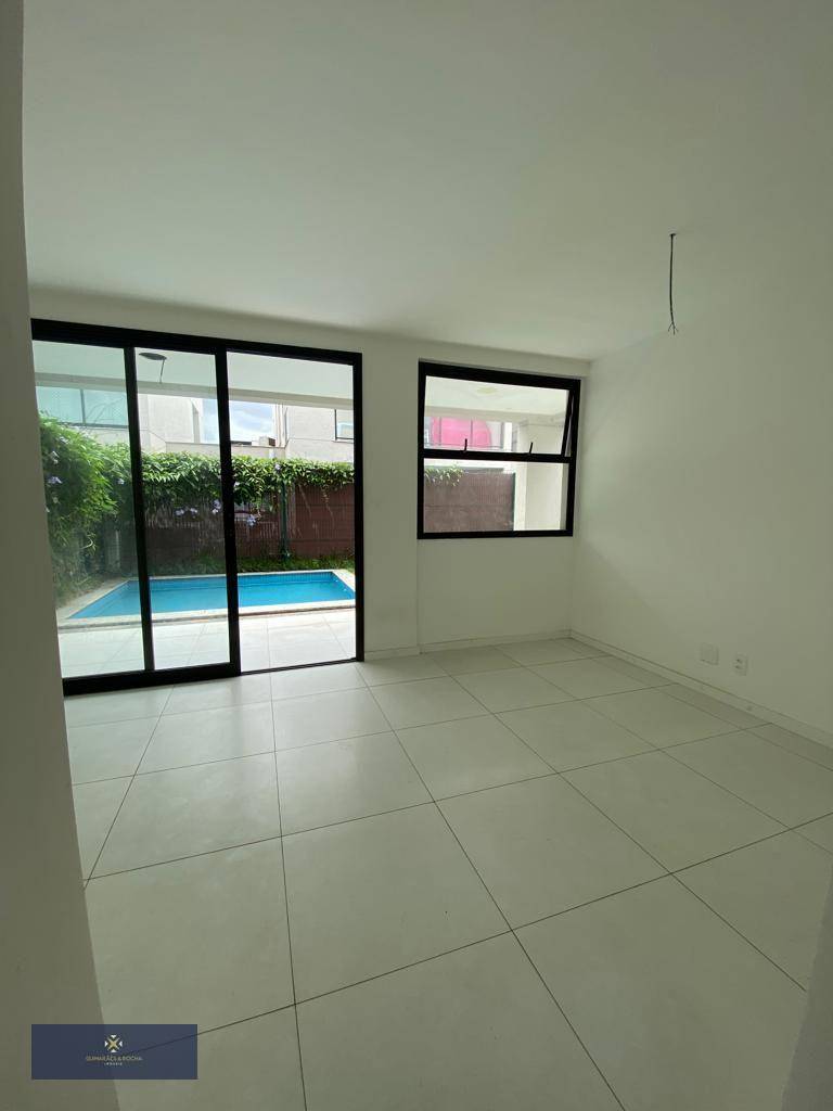 Casa de Condomínio à venda com 3 quartos, 244m² - Foto 3