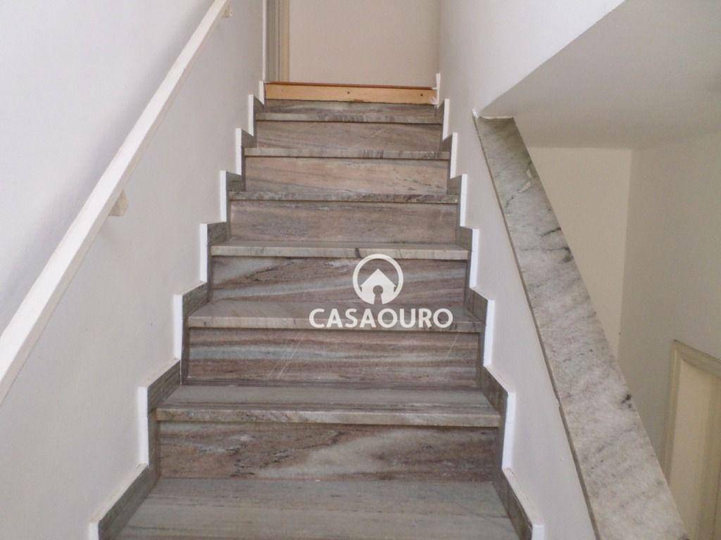 Casa à venda com 4 quartos, 300m² - Foto 12