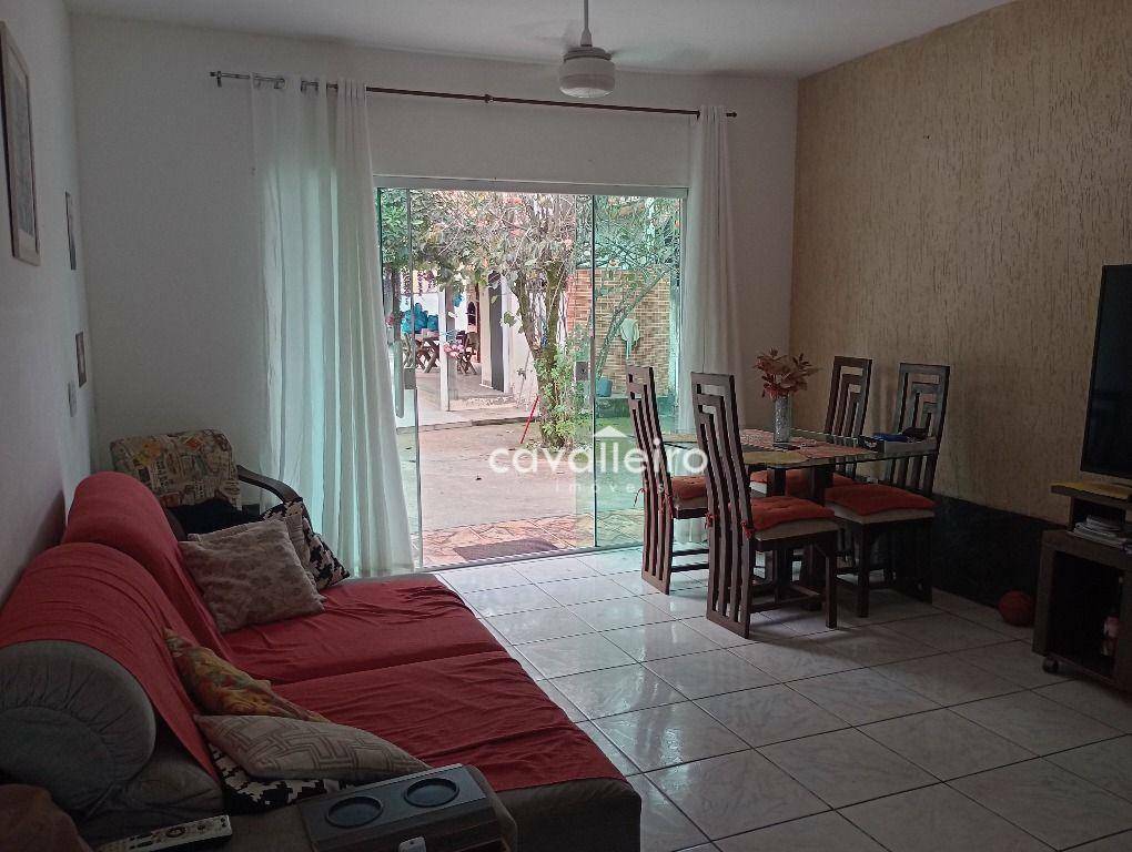 Casa à venda com 5 quartos, 220m² - Foto 28