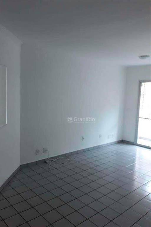 Apartamento à venda com 2 quartos, 65m² - Foto 2