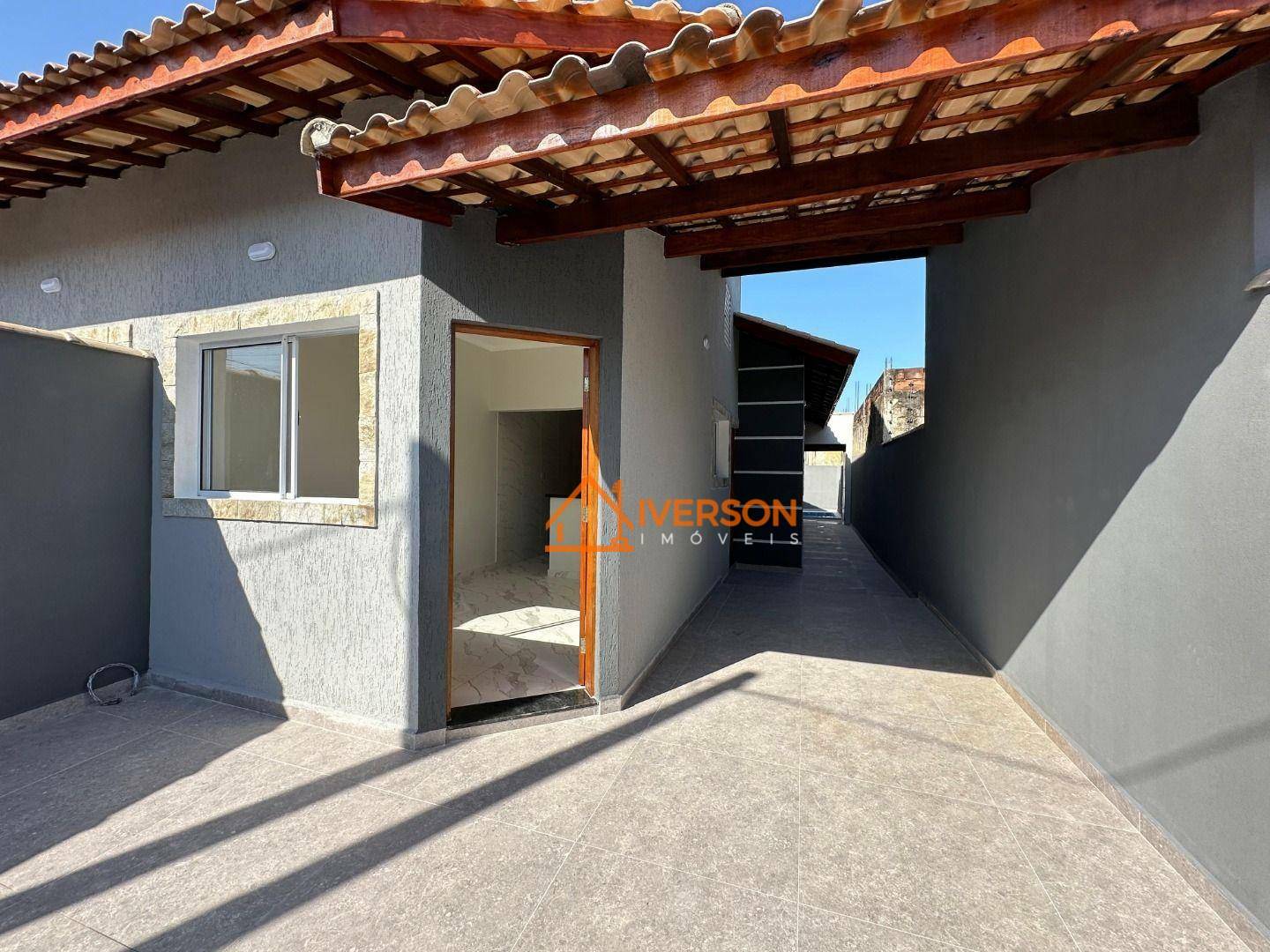 Casa à venda com 2 quartos, 72m² - Foto 2