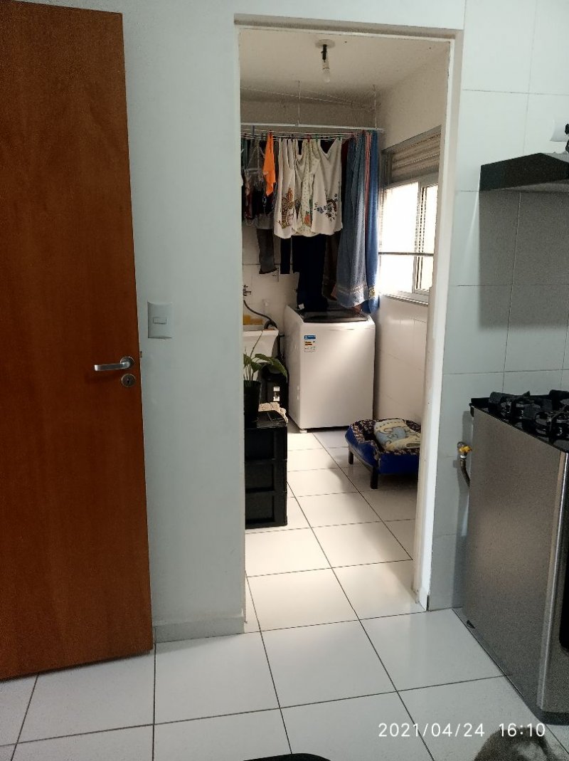 Apartamento à venda com 2 quartos, 70m² - Foto 3