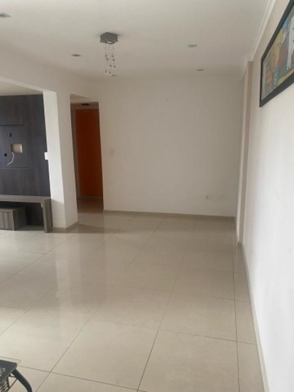 Sobrado à venda com 4 quartos, 240m² - Foto 2