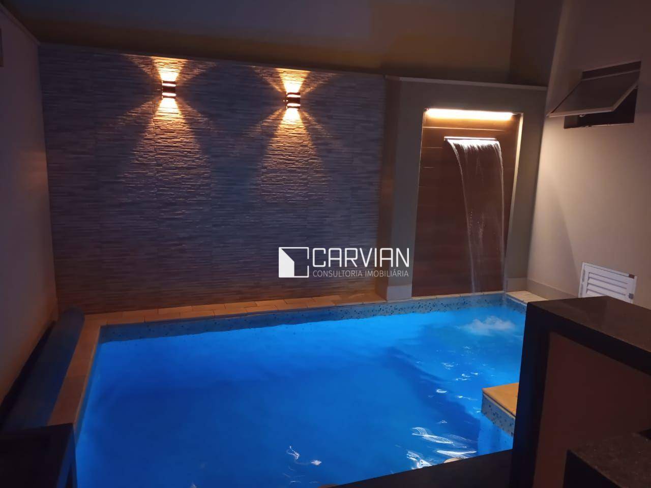 Casa à venda com 3 quartos, 185m² - Foto 1