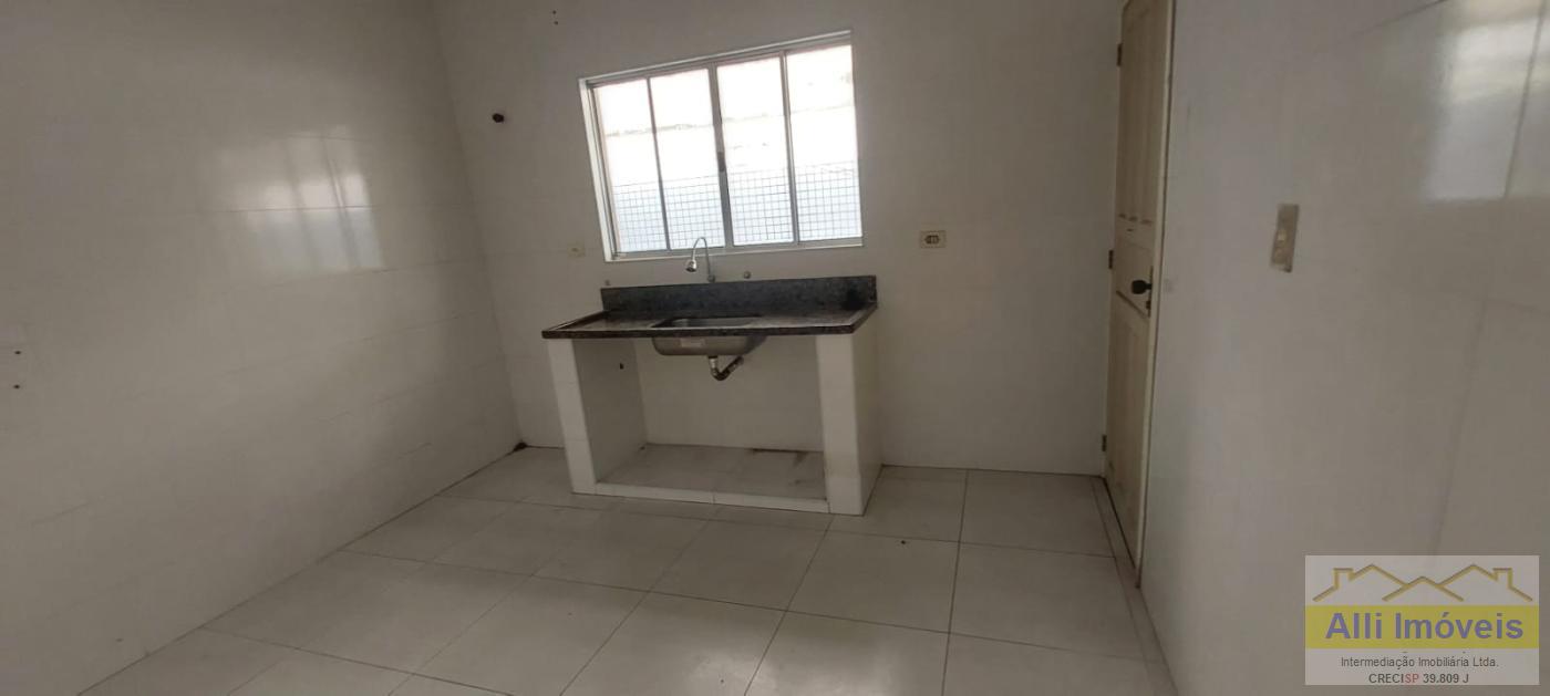 Casa para alugar com 2 quartos, 100m² - Foto 4