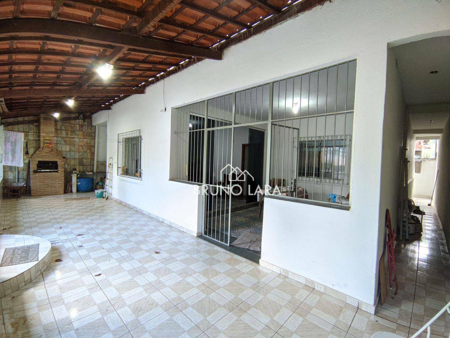 Casa à venda com 3 quartos, 140m² - Foto 1