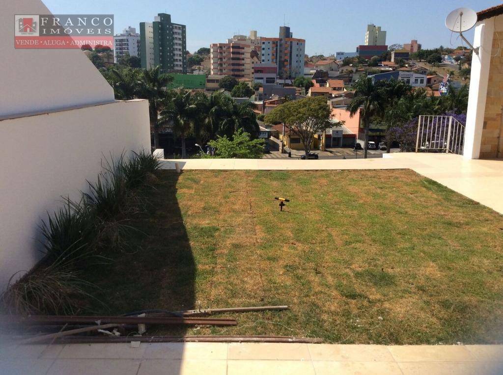 Casa à venda com 3 quartos, 267m² - Foto 2