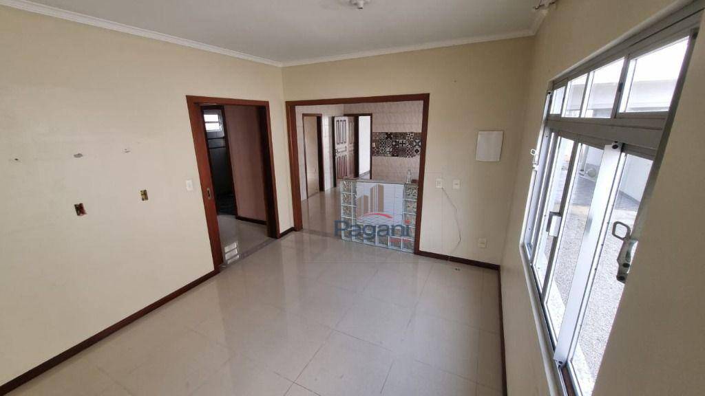 Casa à venda com 5 quartos, 200m² - Foto 12