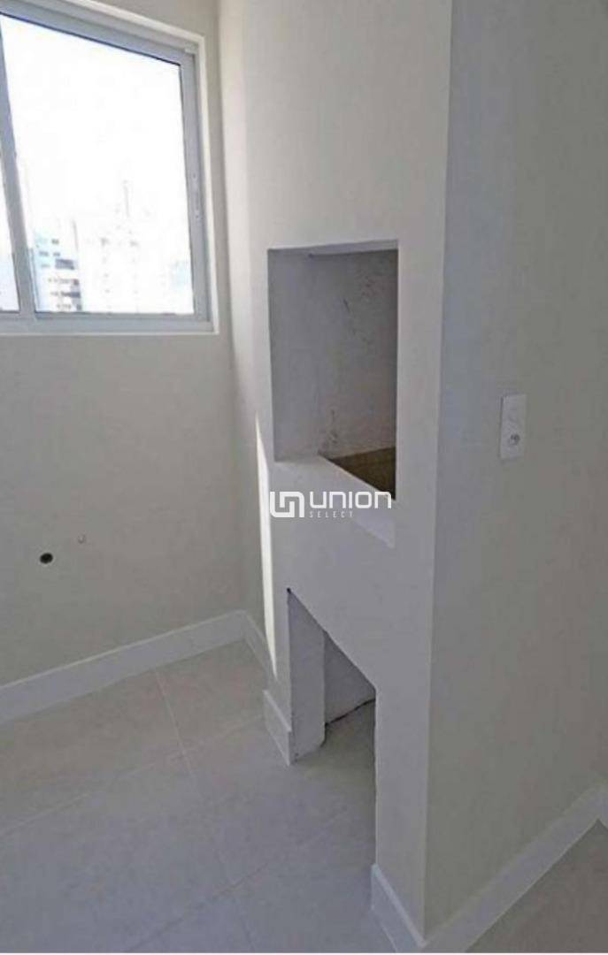 Apartamento à venda com 2 quartos, 92m² - Foto 4