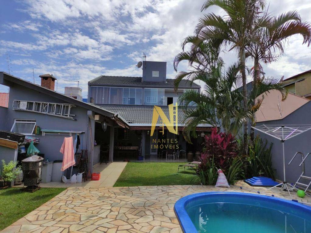 Casa à venda com 4 quartos, 274m² - Foto 3