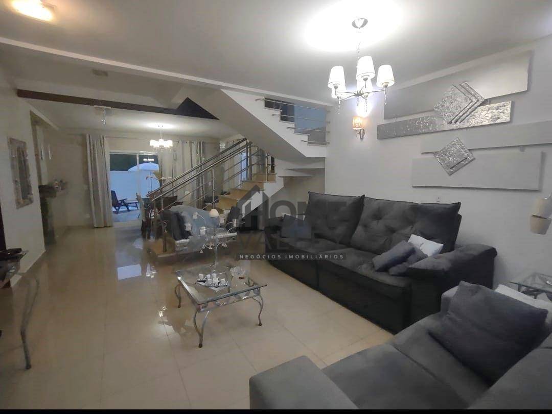 Casa de Condomínio à venda com 3 quartos, 207m² - Foto 1