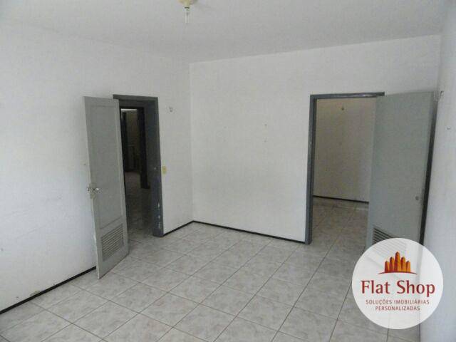 Casa à venda com 5 quartos, 350m² - Foto 10