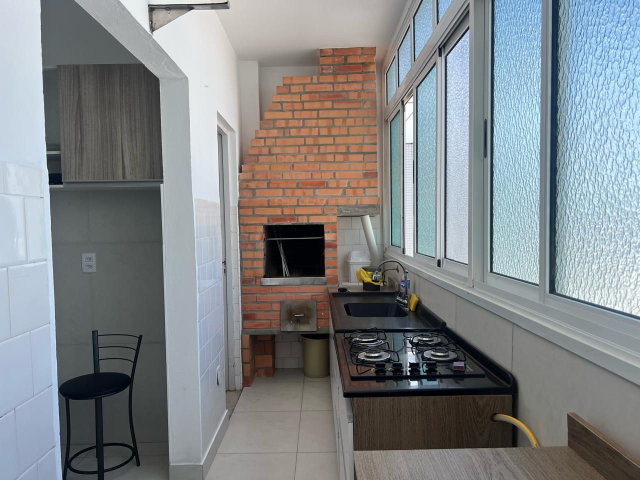 Apartamento à venda com 2 quartos, 70m² - Foto 2