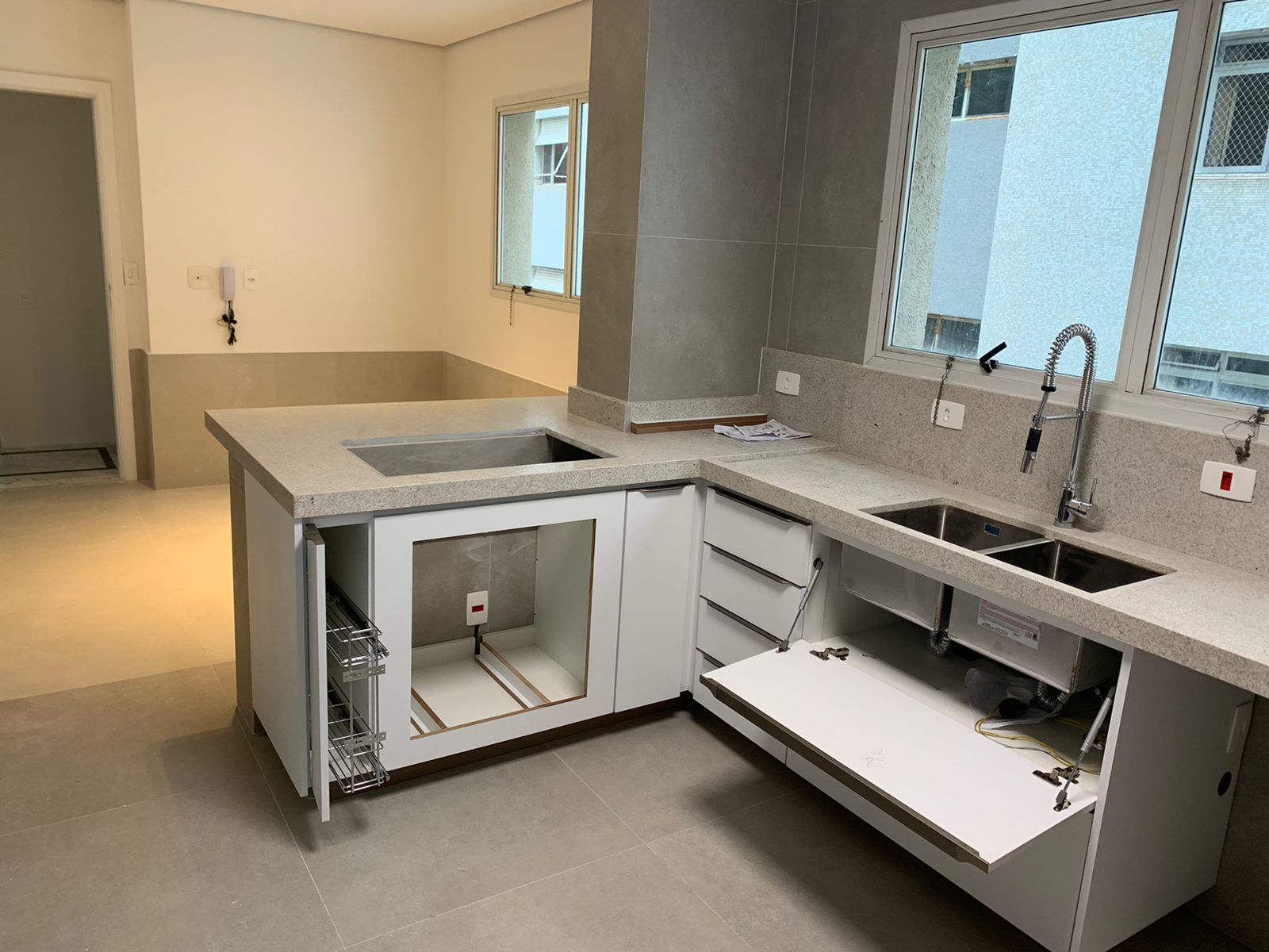 Apartamento à venda com 3 quartos, 223m² - Foto 8