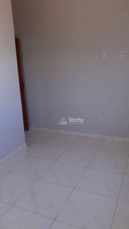 Casa à venda com 3 quartos, 70m² - Foto 8