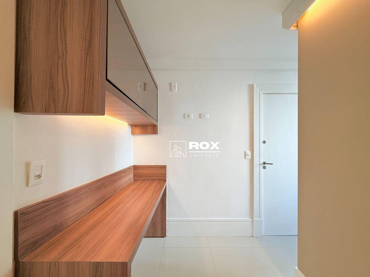 Apartamento para alugar com 3 quartos, 217m² - Foto 12
