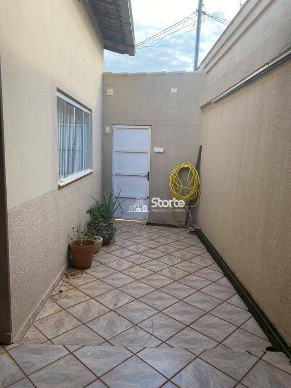 Casa à venda com 5 quartos, 220m² - Foto 24