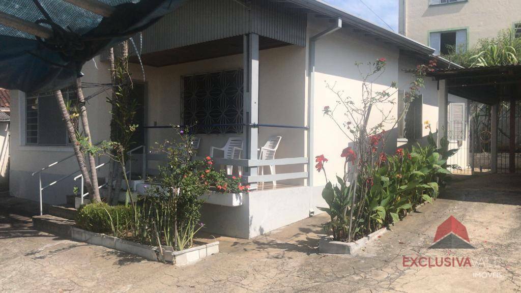 Casa à venda com 3 quartos, 267m² - Foto 1