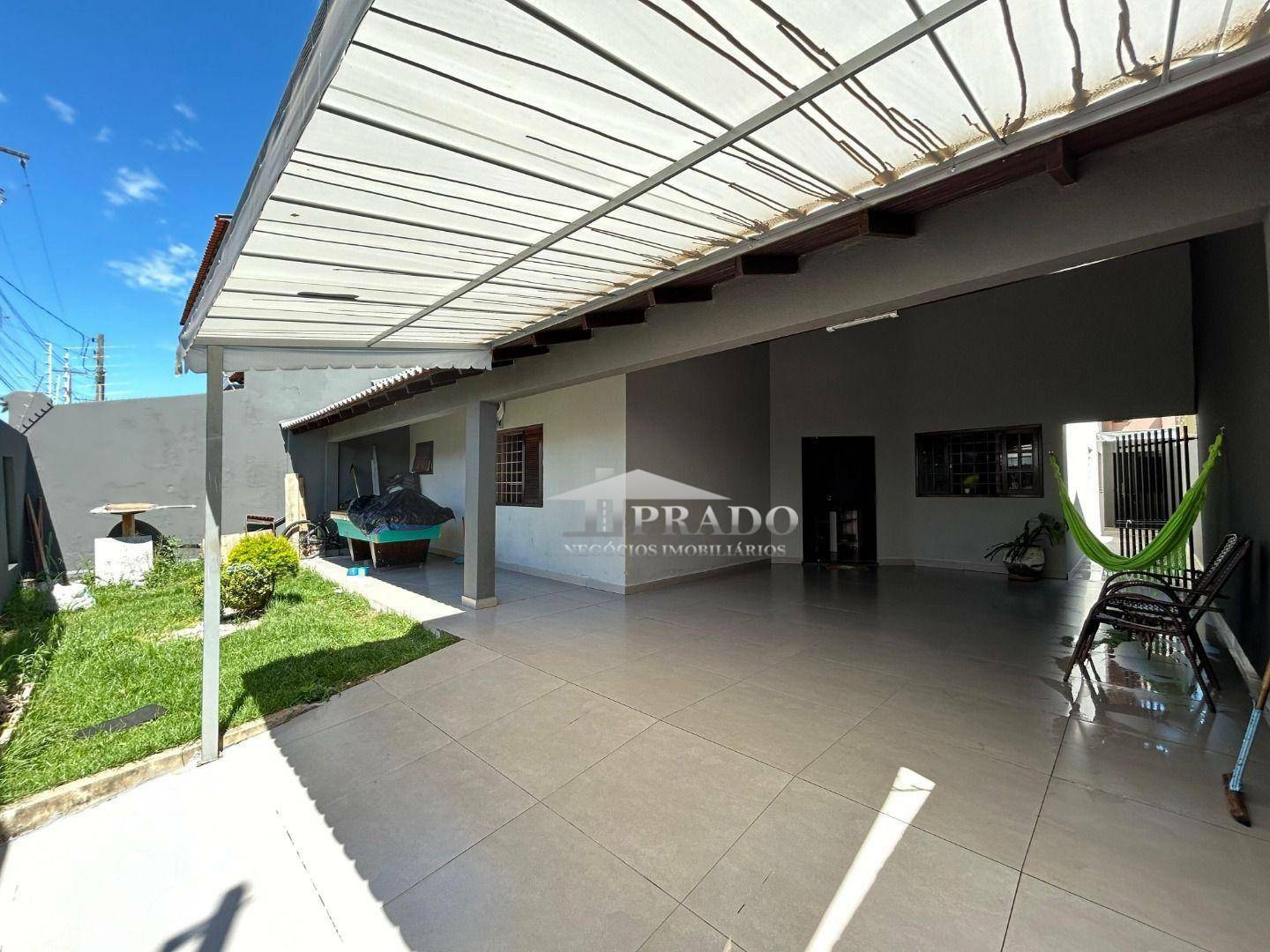 Casa à venda com 3 quartos, 227m² - Foto 2