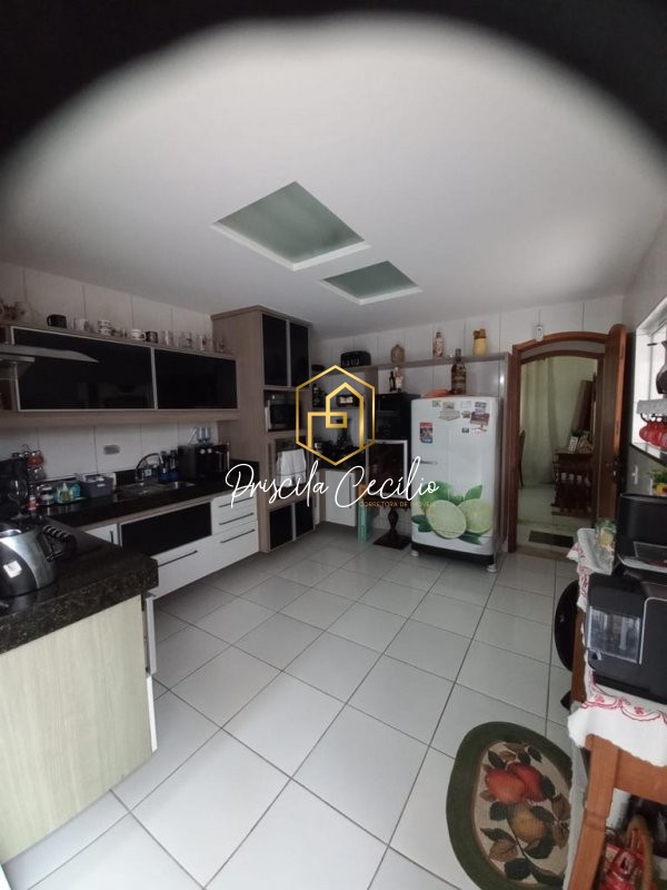 Casa à venda com 3 quartos, 200m² - Foto 17