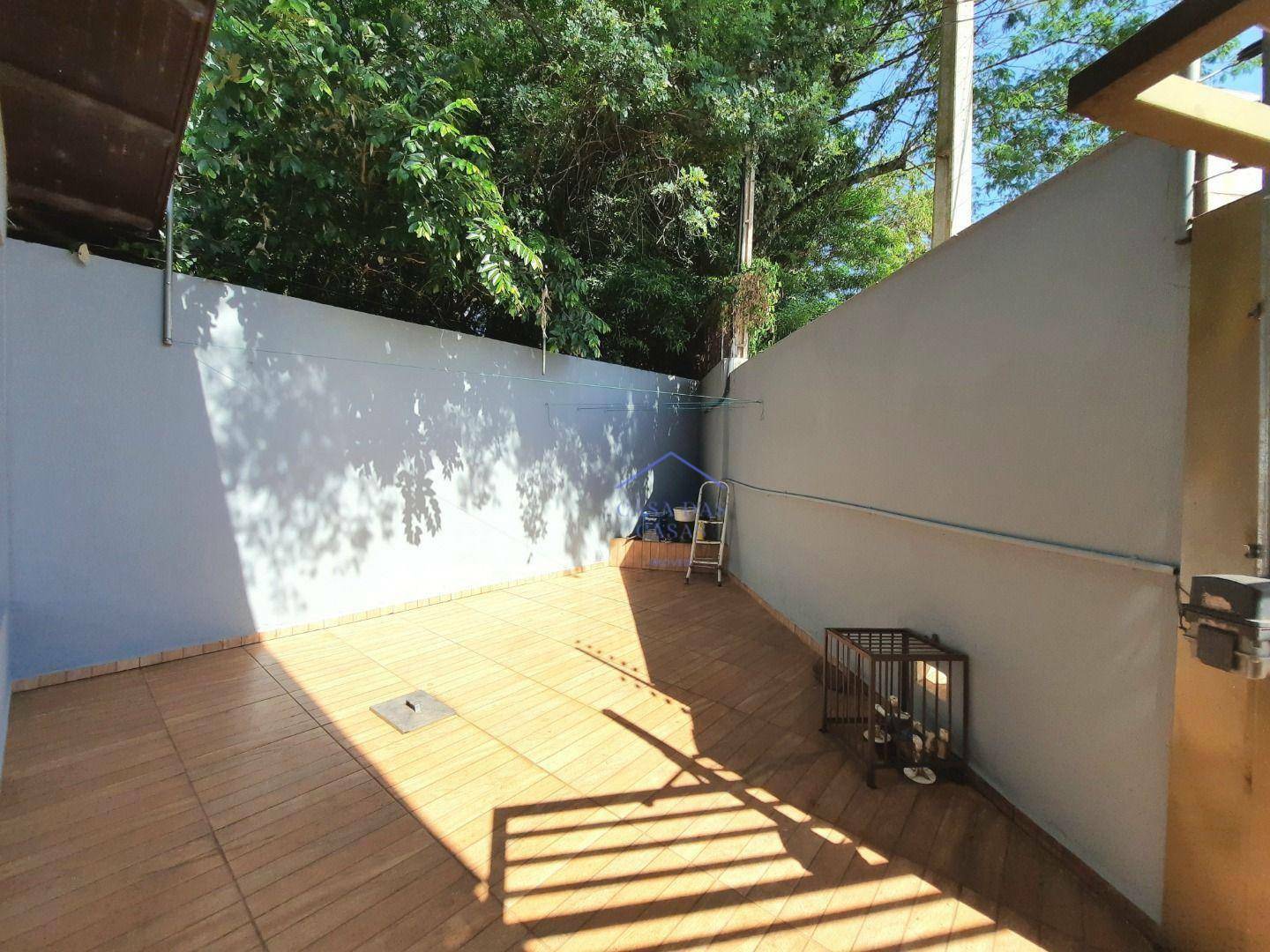 Casa à venda com 6 quartos, 250m² - Foto 5