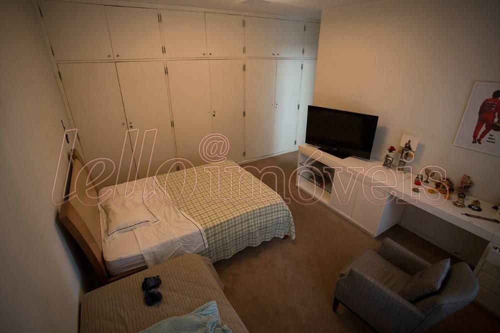 Apartamento para alugar com 3 quartos, 190m² - Foto 4