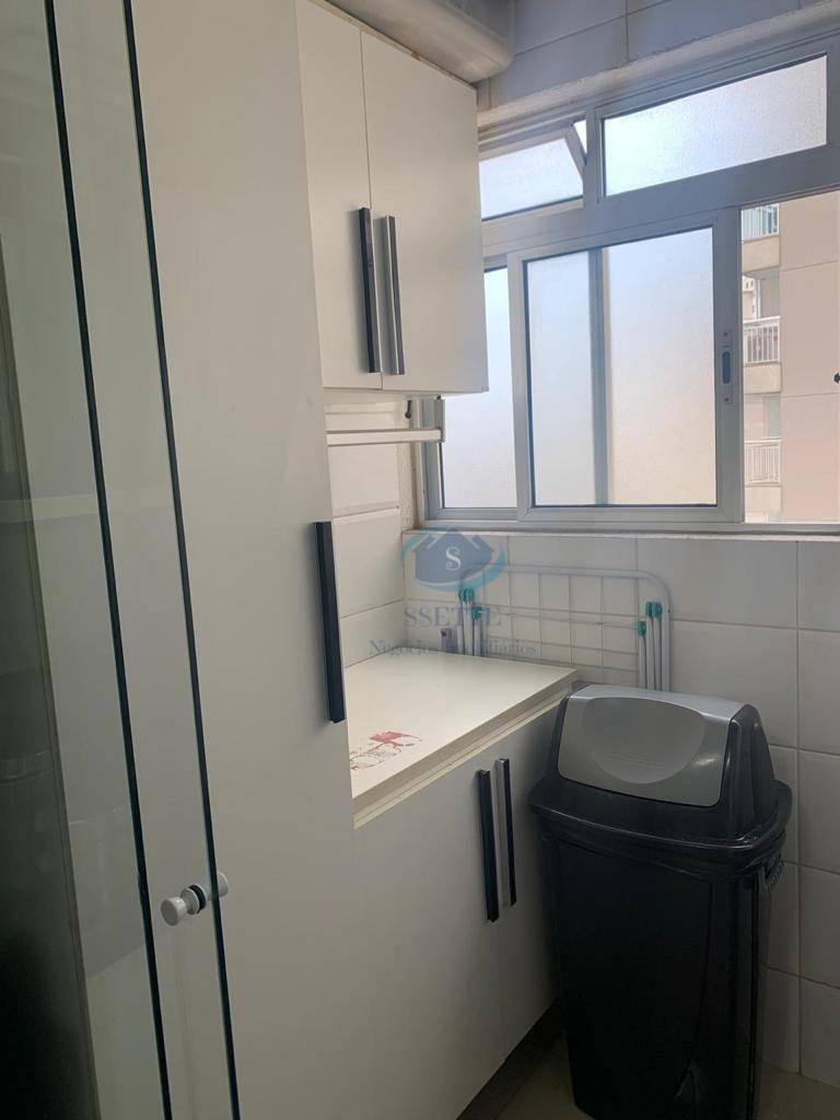 Apartamento à venda com 3 quartos, 70m² - Foto 1