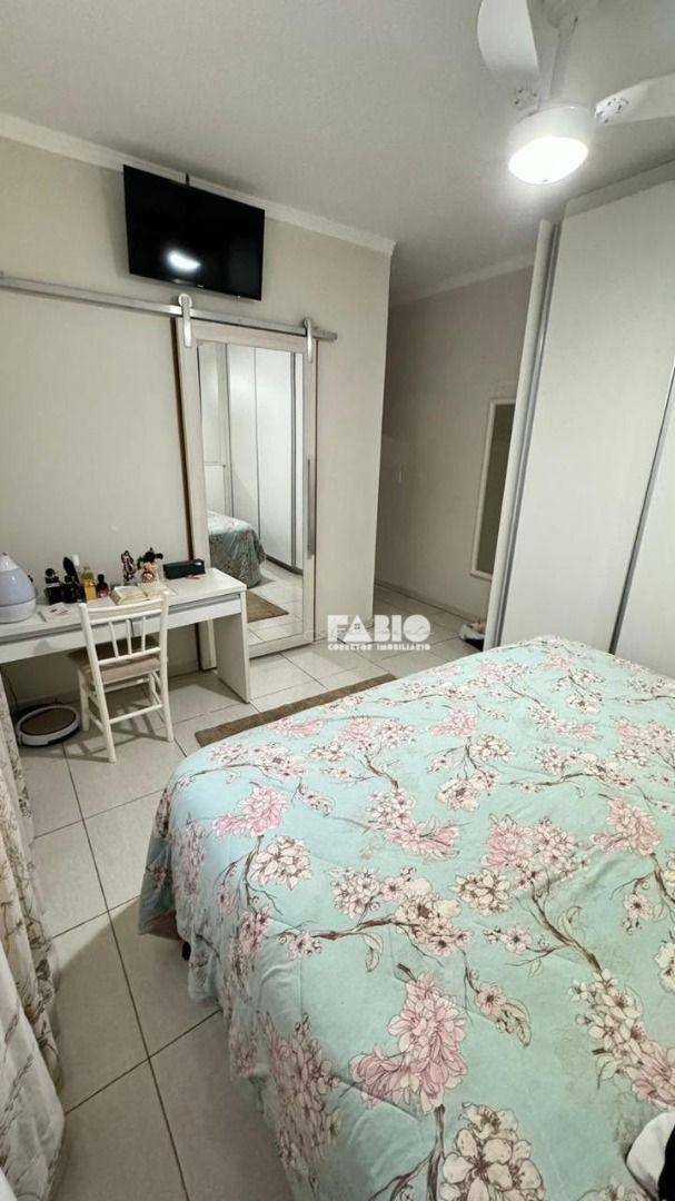 Casa à venda com 2 quartos, 140m² - Foto 2