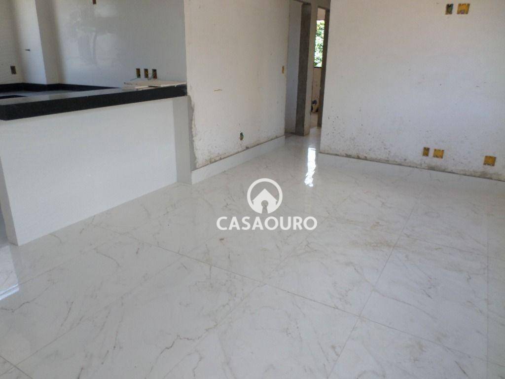 Apartamento à venda com 3 quartos, 70m² - Foto 2