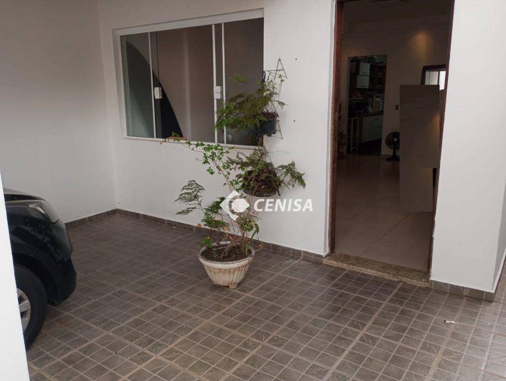 Casa à venda com 4 quartos, 170m² - Foto 1