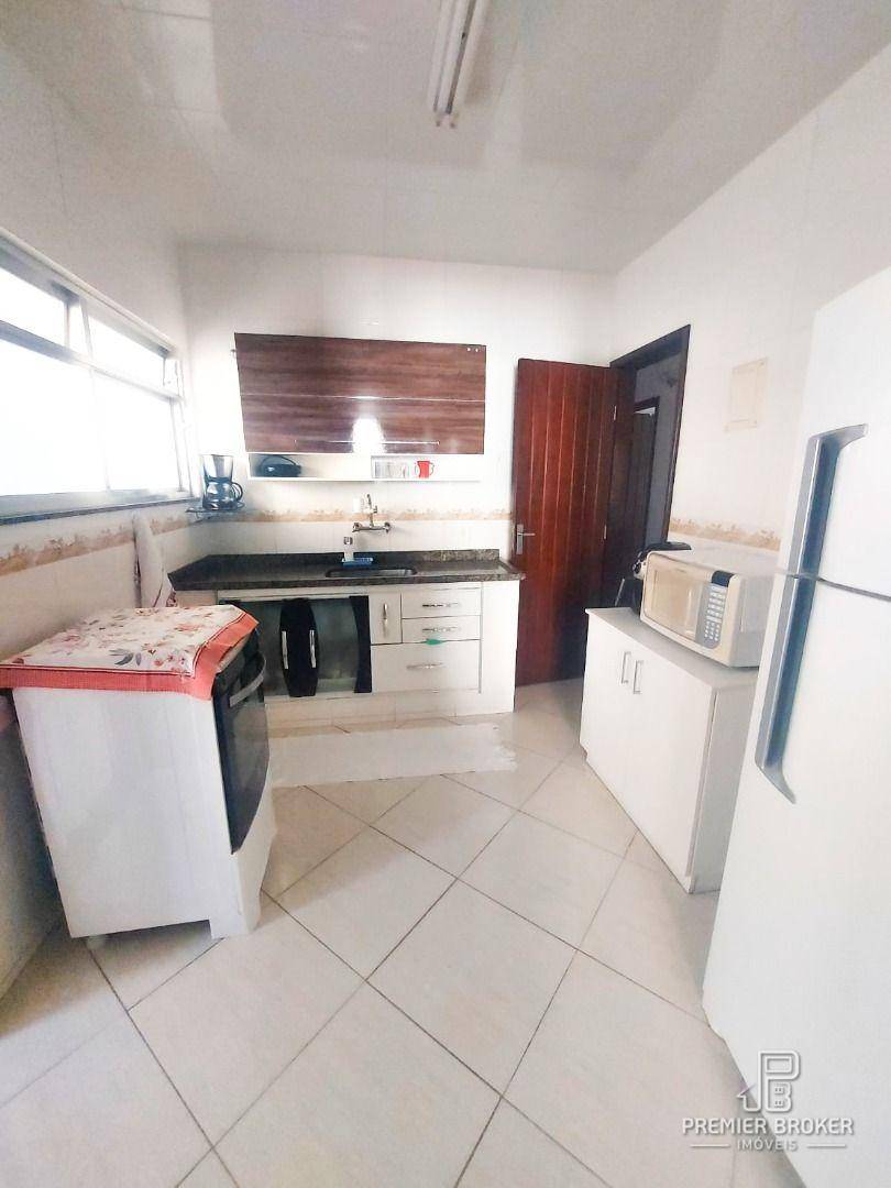 Casa à venda com 6 quartos, 250m² - Foto 7