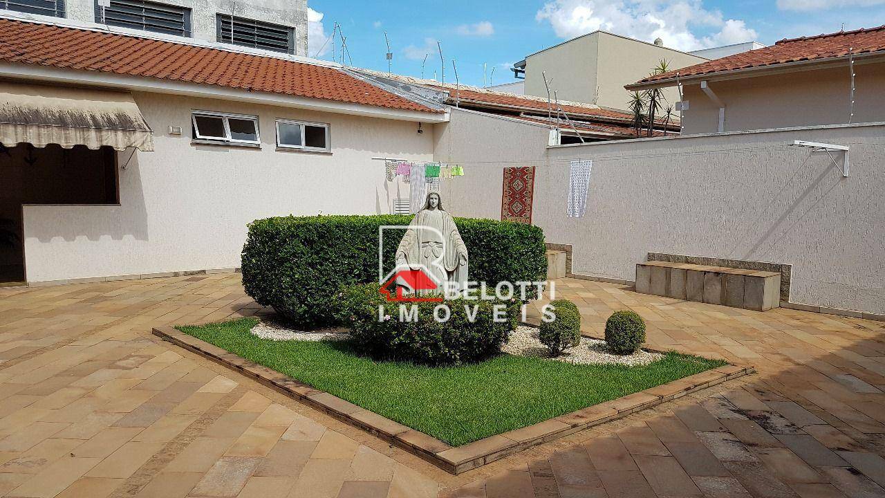 Casa à venda com 3 quartos, 334m² - Foto 1