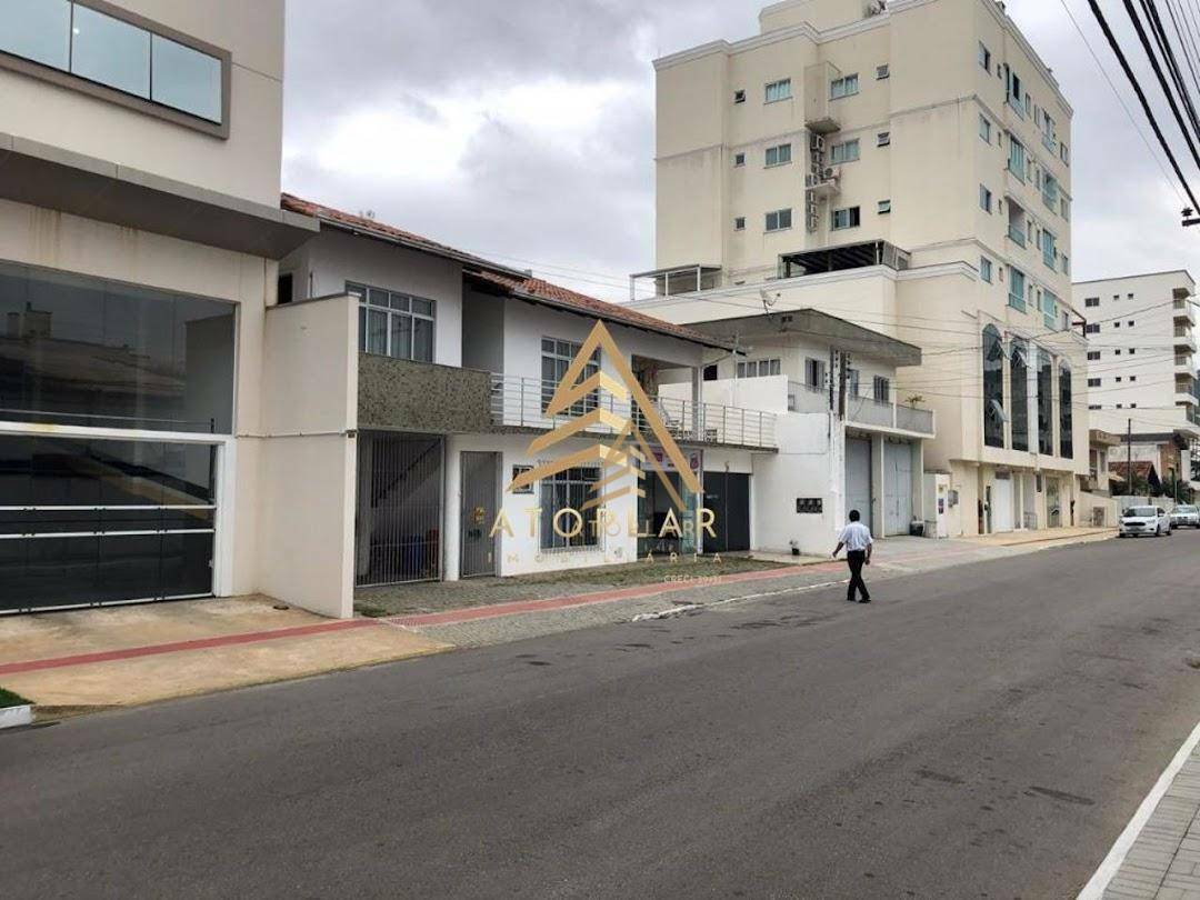 Sobrado à venda com 6 quartos, 358m² - Foto 2