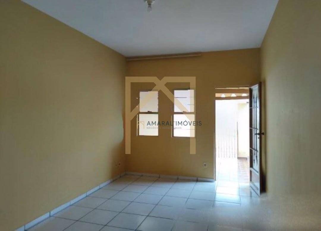 Casa à venda com 2 quartos, 68m² - Foto 1