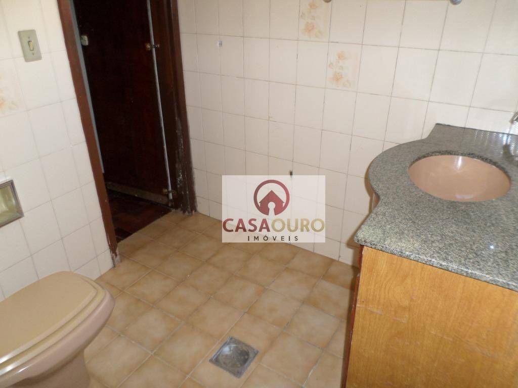 Casa à venda com 6 quartos, 200m² - Foto 21