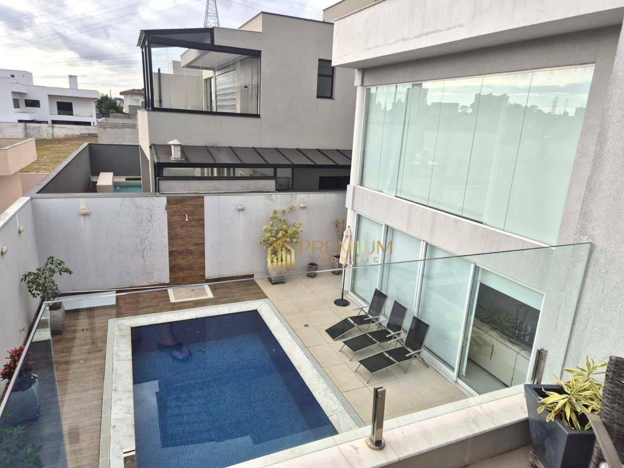 Sobrado à venda com 4 quartos, 400m² - Foto 1