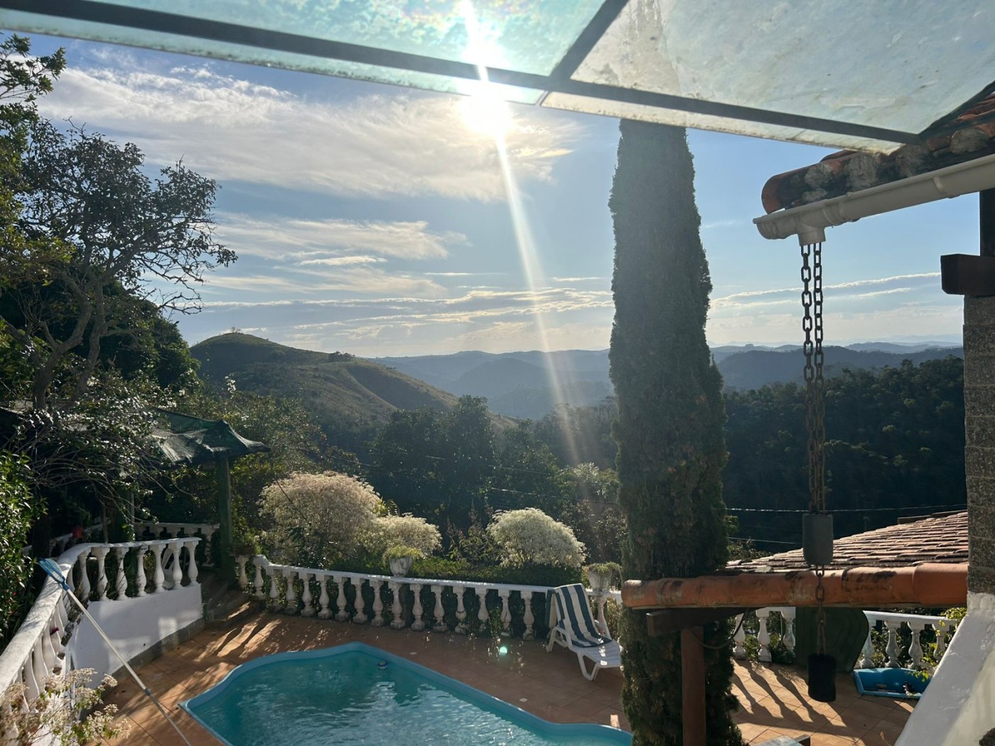 Casa de Condomínio à venda com 4 quartos, 250m² - Foto 1