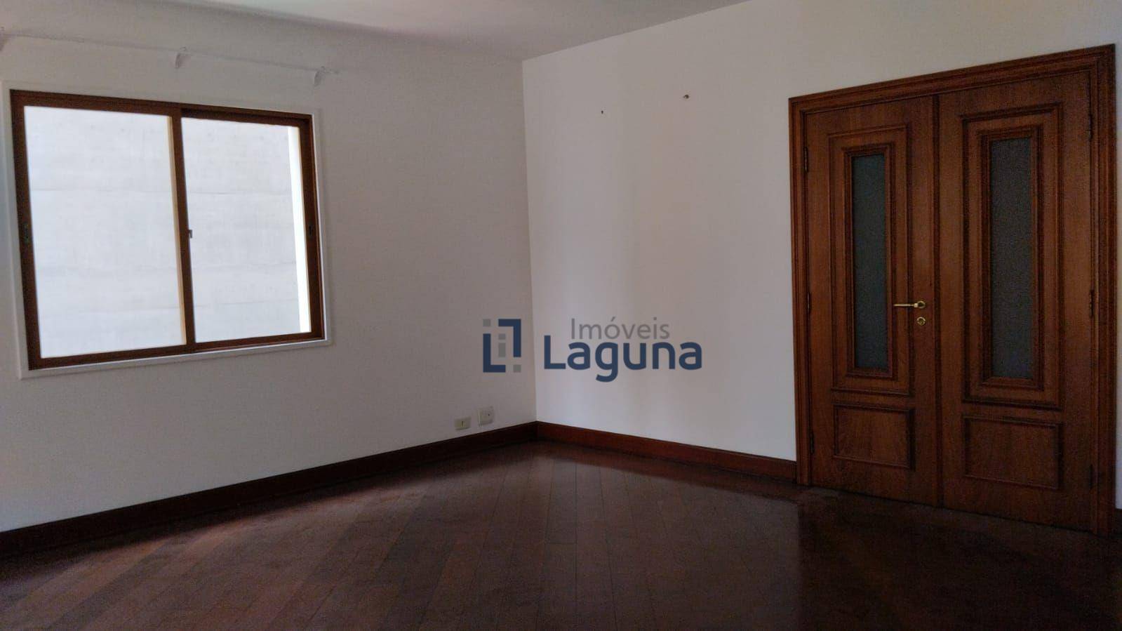 Apartamento para alugar com 4 quartos, 263m² - Foto 4