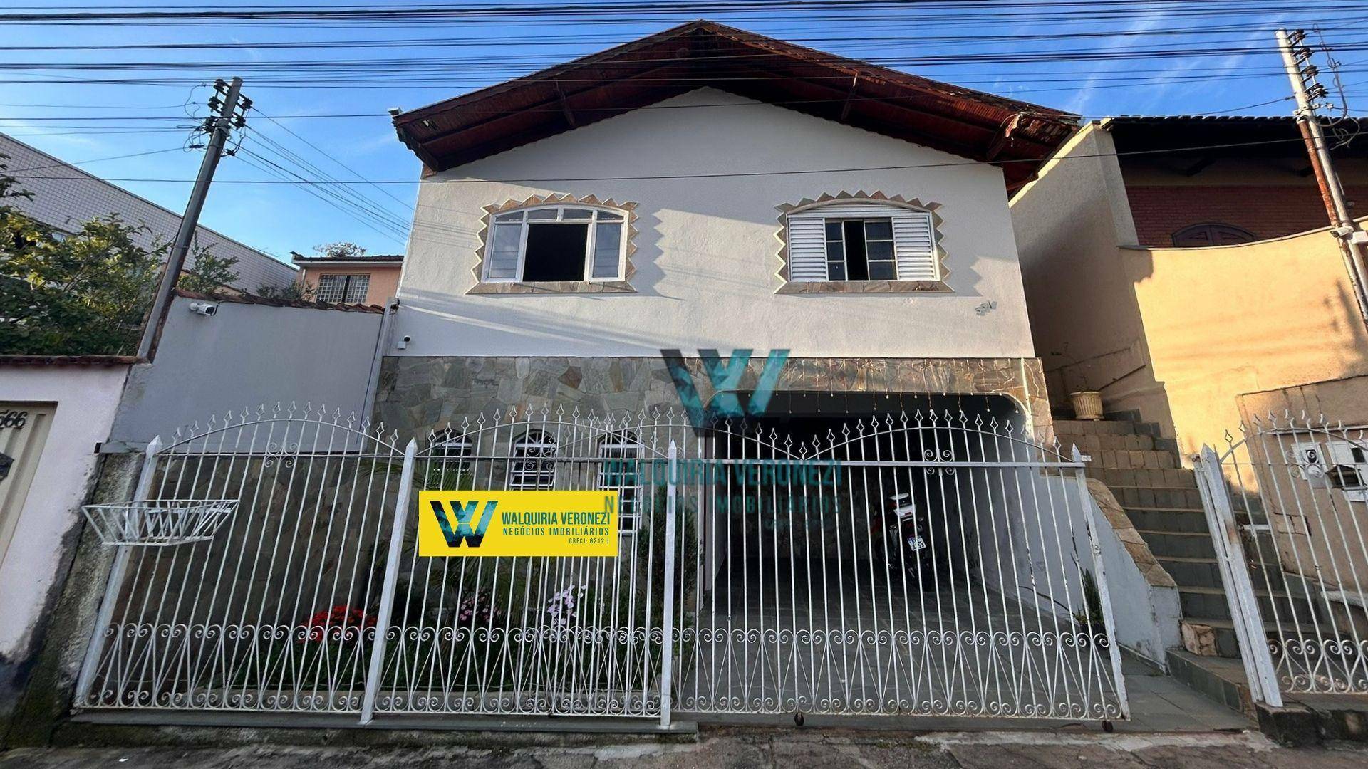 Casa à venda com 3 quartos, 200m² - Foto 1