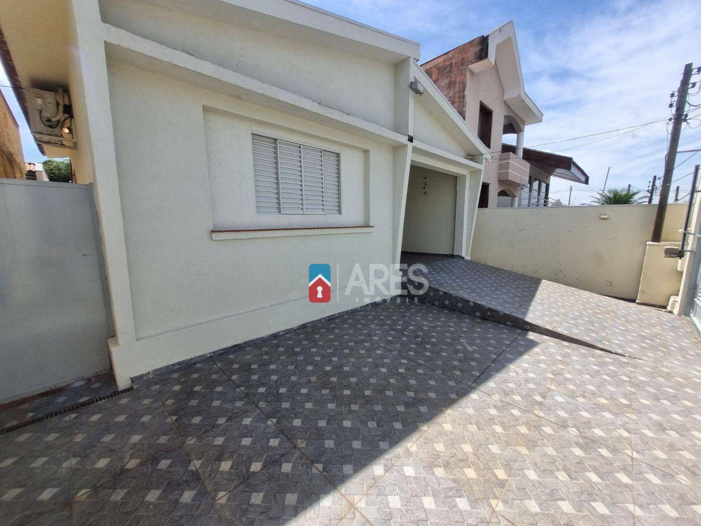 Casa à venda com 3 quartos, 164m² - Foto 1