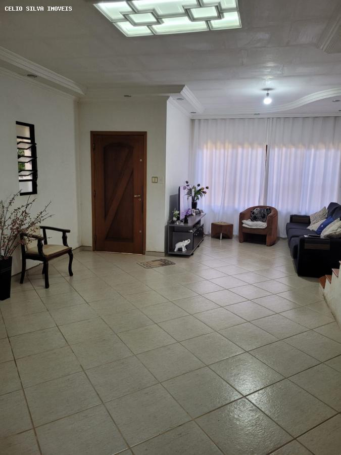 Casa à venda com 3 quartos, 500m² - Foto 2