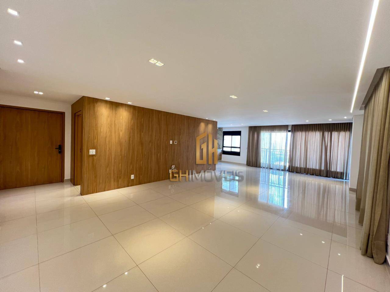 Apartamento à venda com 4 quartos, 221m² - Foto 1