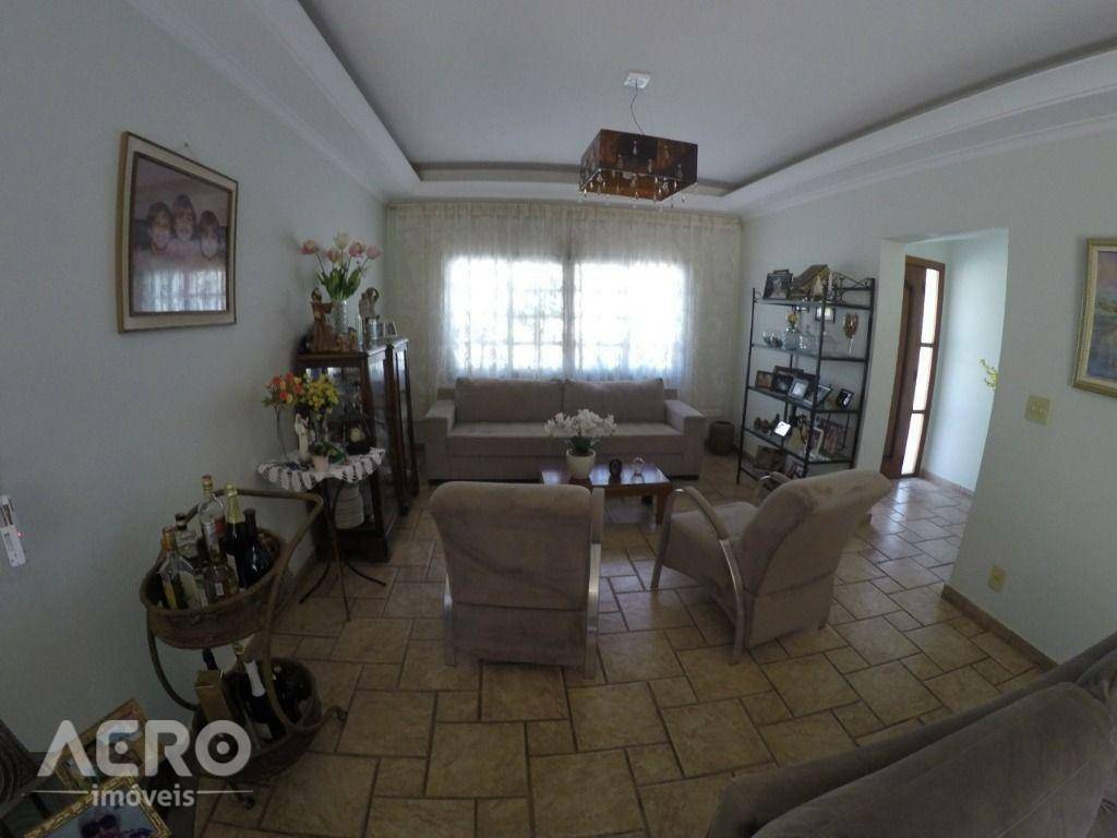 Casa à venda com 5 quartos, 317m² - Foto 25